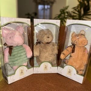 Set of 3
Classic Pooh Collection
-Piglet 
-Winnie the Pooh
-Tigger